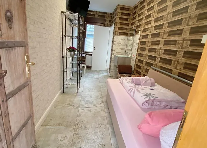 Zum Fuerstenberg 住宿加早餐酒店 Oberdiebach